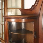 Антикварный буфет с застекленными объемами 1910-х гг. 