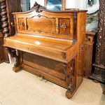 Старинное пианино из светлого ореха