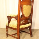 Антикварное кресло с резной спинкой 1900-х гг. 