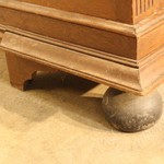 Антикварный книжный шкаф в стиле неоренессанс 1870-х гг. 