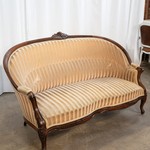 Антикварный диван со спинкой корзина 1850-х гг. 