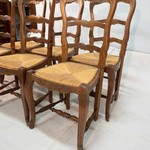Комплект антикварных стульев с резными раковинами