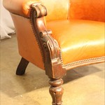 Антикварное кресло с кожаной обивкой 1850-х гг. 