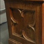 Антикварная дубовая скамья с резными локотками 1880-х гг. 