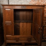 Антикварный дубовый шкаф с инициалами 1680-х гг. 