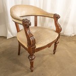Антикварное кресло с львиным маскароном 1850-х гг. 