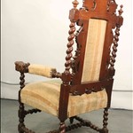 Антикварное кресло с резным щитковым навершием 1850-х гг. 