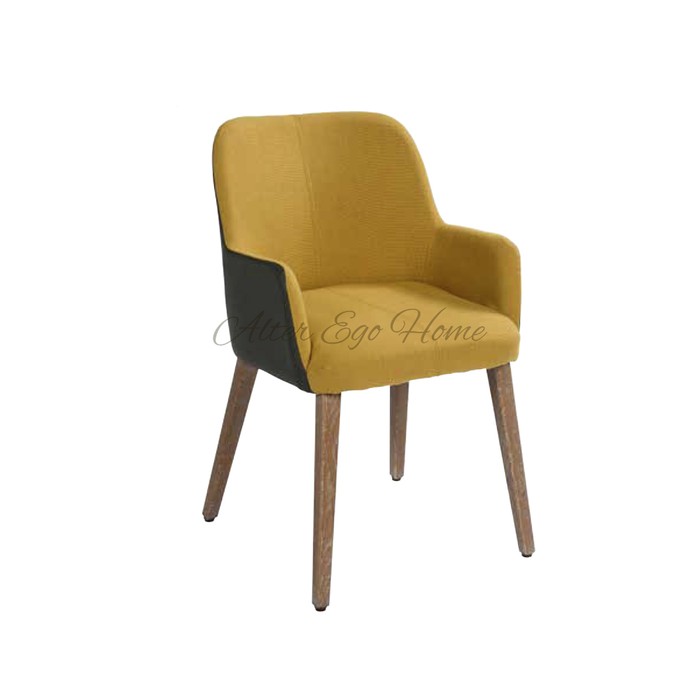 Черно-желтый стул с высокими ножками