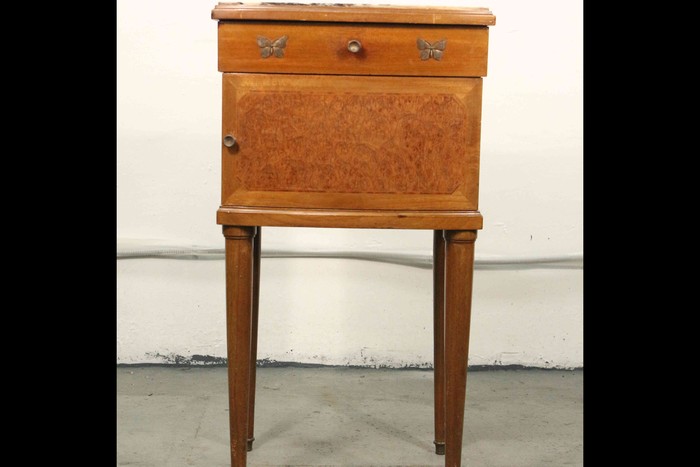 Антикварная прикроватная тумба с мраморной столешницей 1870-х гг. 