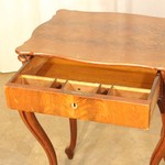 Антикварный столик на ножках-кабриоль 1830-х гг. 