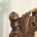 Антикварное дубовое кресло с ротанговой спинкой 1860-х гг. 