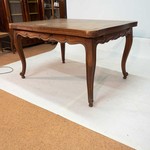 Антикварный стол со скругленными углами