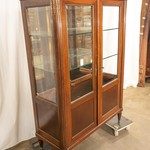 Антикварная витрина в стиле неоклассицизм 1940-х гг. 