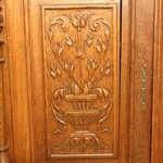 Антикварный буфет с зеркальный вставками 1860-х гг. 