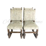 Комплект старинных стульев со светлой обивкой