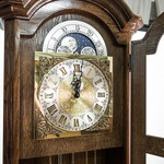 Винтажные напольные часы в классическом стиле