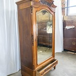 Антикварный платяной шкаф 1850-х гг. 