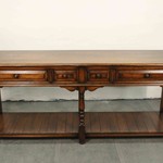 Антикварная дубовая консоль с точеными ножками 1940-х гг. 