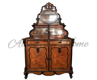 Антикварный сервант с резным навершием 1850-х гг. 