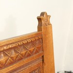 Антикварное дубовое кресло в архаичной стилистике 1920-х гг. 