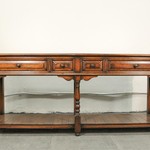 Антикварная дубовая консоль с точеными ножками 1940-х гг. 