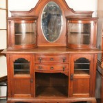 Антикварный буфет с застекленными объемами 1910-х гг. 