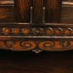 Антикварный сервант с резным убранством 1920-х гг. 