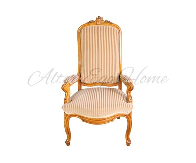 Антикварное кресло с высокой спинкой «a la Reine»