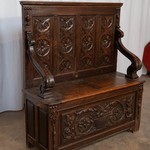Антикварная скамья с резными розетками 1860-х гг. 