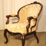 Антикварное кресло с круглой спинкой тёмного дуба 1880-х гг. 