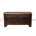 Антикварный сундук с резными филенками 1730-х гг. 