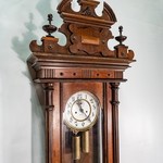 Антикварные настенные часы 1850-х гг.