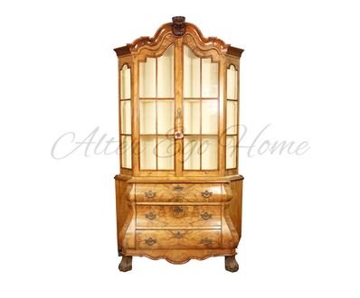 Антикварная горка фактурного ореха 1870-х гг. 