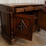 Антикварный сервант в стиле неоренессанс 1860-х гг. 