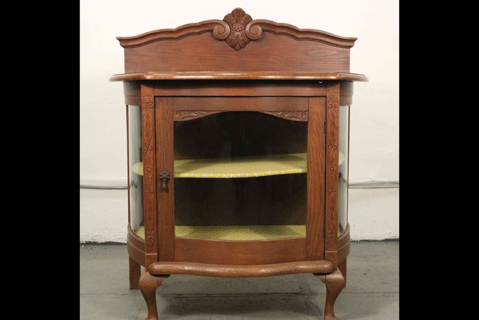 Антикварный чайный столик с фигурным поликом 1910-х гг. 