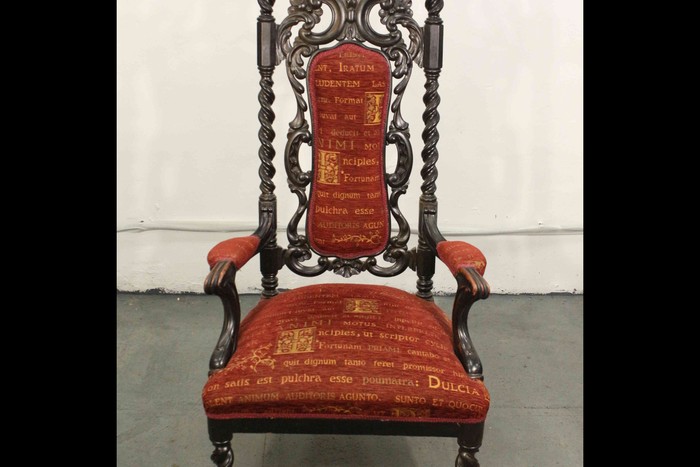 Антикварное кресло тронного типа резного темного ореха 1850-х гг. 