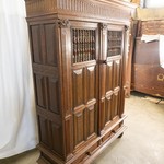 Антикварный шкаф со сквозными дверцами 1800-х гг. 