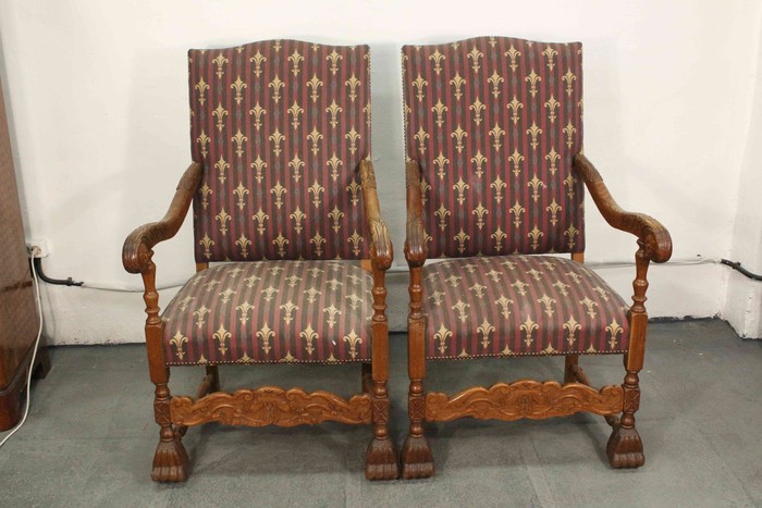 Пара антикварных кресел в стиле необарокко 1900-х гг. 