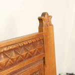 Антикварное дубовое кресло в архаичной стилистике 1920-х гг. 