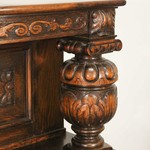 Антикварный сервант с резным убранством 1920-х гг. 