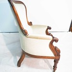 Старинное кресло с архитектурной спинкой