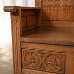 Антикварная скамья в неоготическом стиле 1920-х гг. 