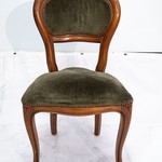 Антикварный комплект стульев с изогнутыми ножками
