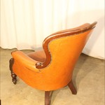 Антикварное кресло с кожаной обивкой 1850-х гг. 