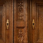 Антикварный шкаф в стиле неоренессанс с резными гермами 1830-х гг. 