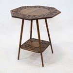 Дубовый кофейный столик с резным орнаментом 1900-х гг.