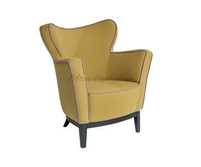 Голландское кресло оригинальной формы с высокими подлокотниками