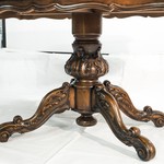 Старинный стол с фигурной столешницей 