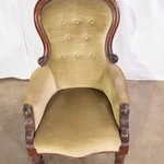Антикварное кресло со спинкой капитоне 