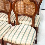 Комлект из четырех стульев с прорезными спинками